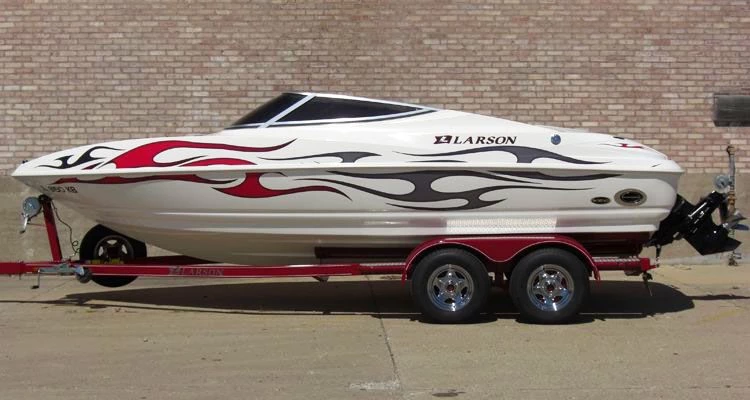 https://www.signsnow.com/assets/live/0/1/47/signs-now-rockford-boat-graphics-for-white-speedboat.jpg?format=webp&autorotate=true&width=1200