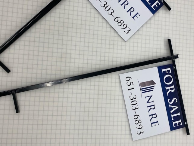 Plastic Signs & Yard Signs Plastic Signs & Yard Signs